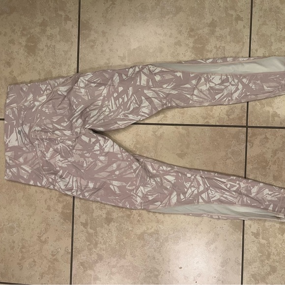 Lululemon Athletica Limited Addition Pink Patterned Wunder Train Leggings 25” - Picture 3 of 4